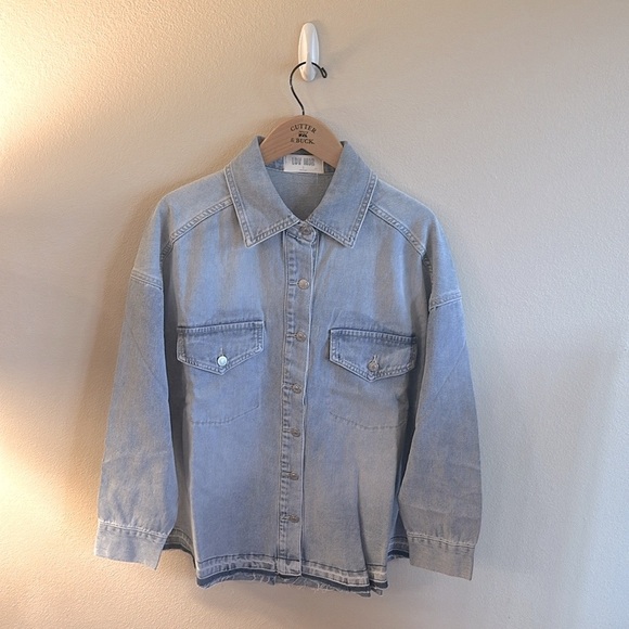 Lov Mor Denim Shacket Size Small Blue Oversized Button Down Front Collared Neck - Picture 4 of 15